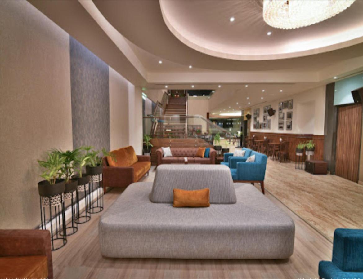 The Avatar Hotel & Convention Mangalore Exterior photo